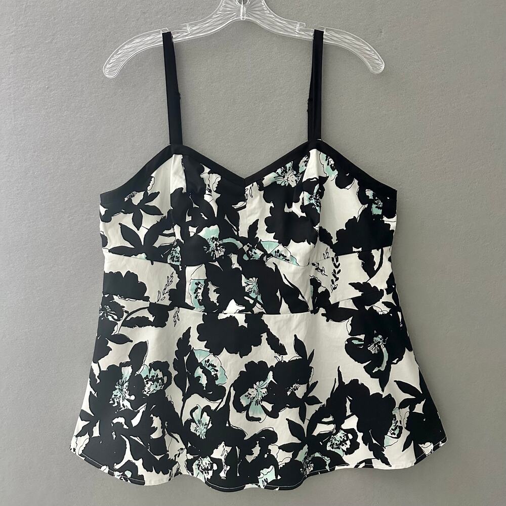 Torrid Floral Peplum Structured Tank Top Black White Lined Blouse Sz 1 / XL - Picture 2 of 12